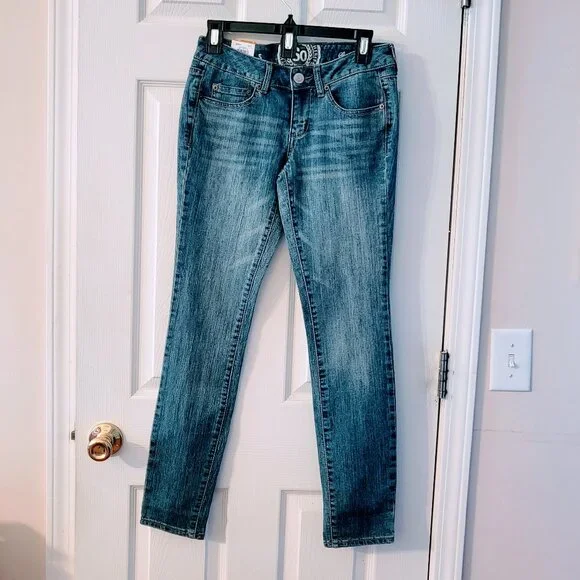 BUNDLE of BNWT Sz 5 Jeans by So & EUC Floral Mini-Skirt Sz Sm by Charlotte Russe - Picture 4 of 13